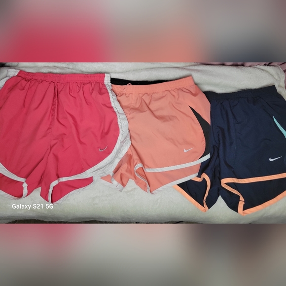 Women Nike DriFit Shorts - Picture 3 of 4